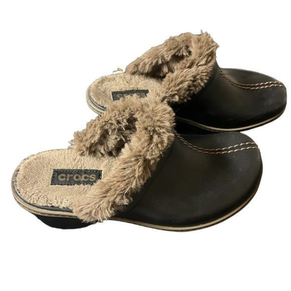 Brown faux fur lined crocs size 7